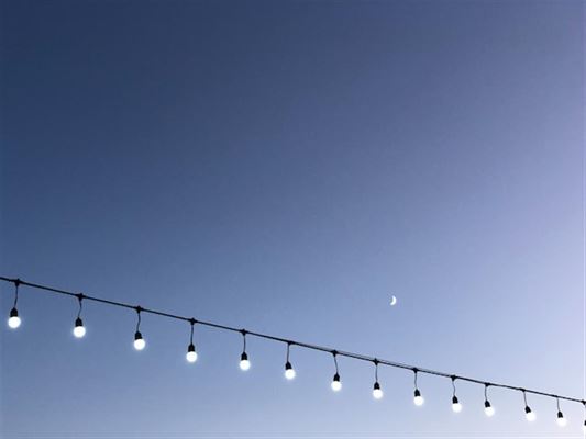 Forvandl dine aftener med en lille lyskæde batteri købt hos SpotShop