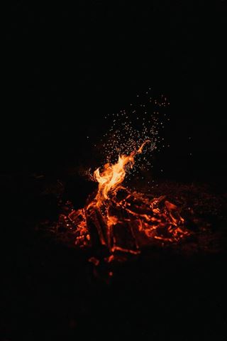 Brænde: Den hyggelige og bæredygtige måde at opvarme dit hjem på