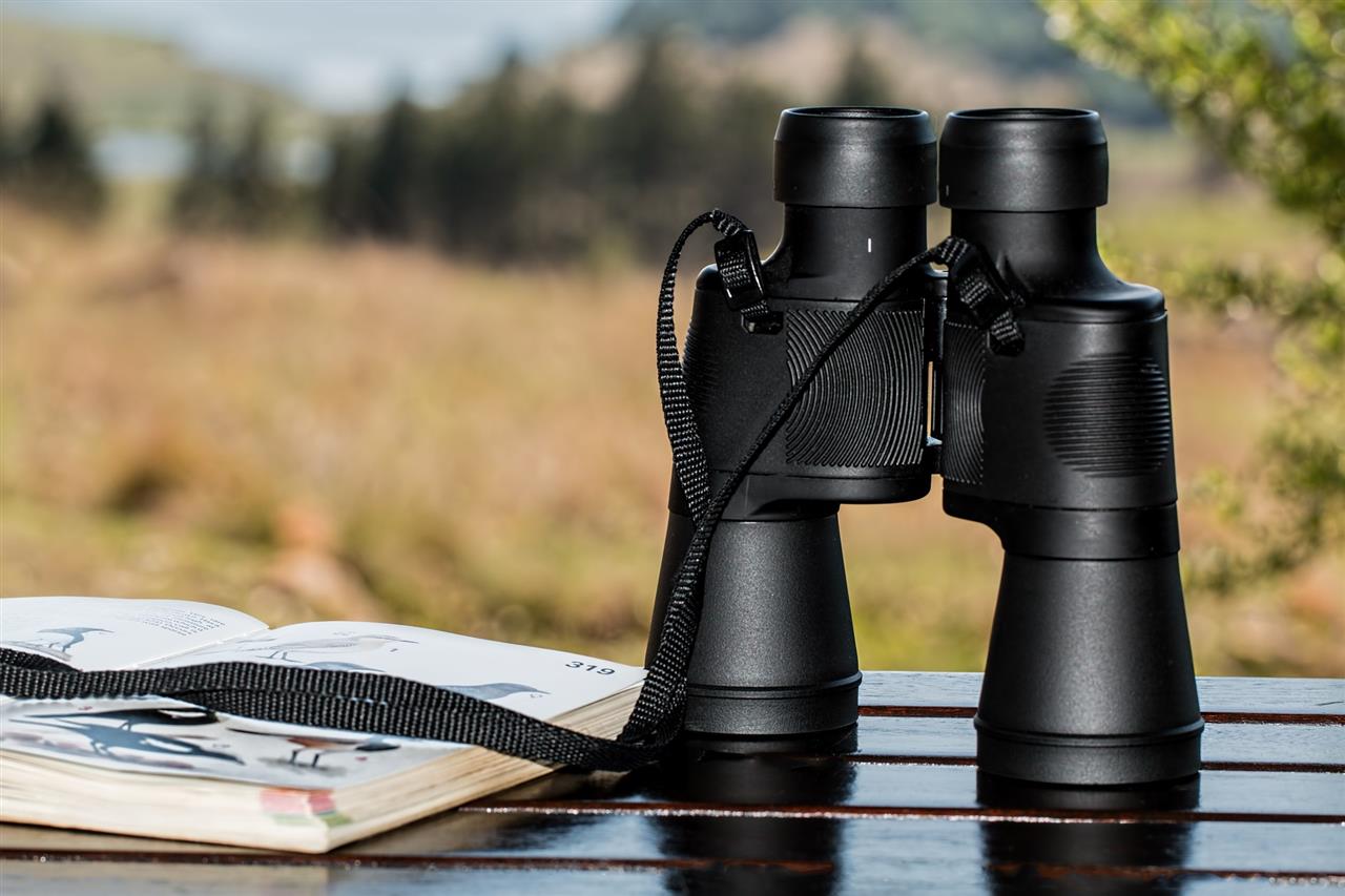 Find både en Zeiss kikkert og Härkila tøj til dine outdoor-eventyr på www.jafi.dk